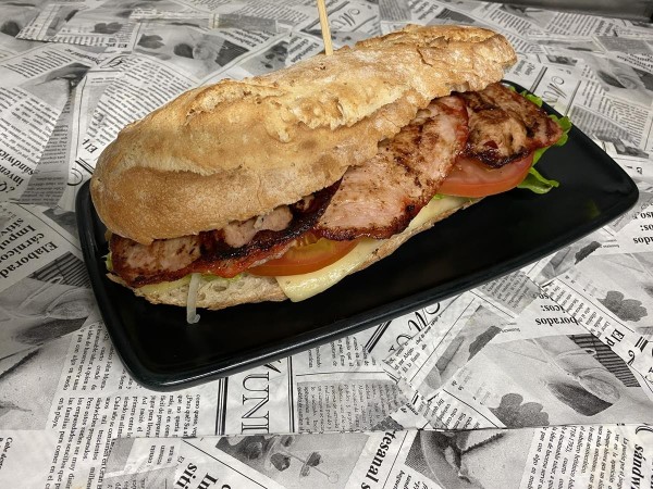 Bocadillos de Lomo y Pollo